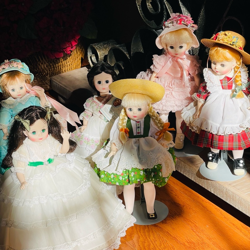 6 madame Alexander dolls